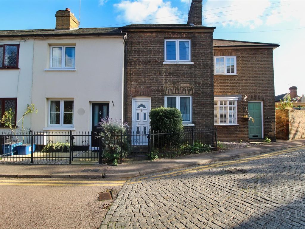 2 bed property for sale in The Folly, Hertford SG14, £375,000