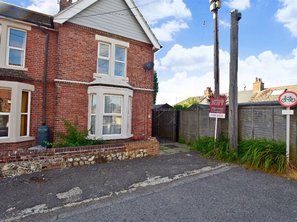 3 bed end terrace house to rent in 59 Stanhope Road, Littlehampton, West Sussex BN17, £1,450 pcm