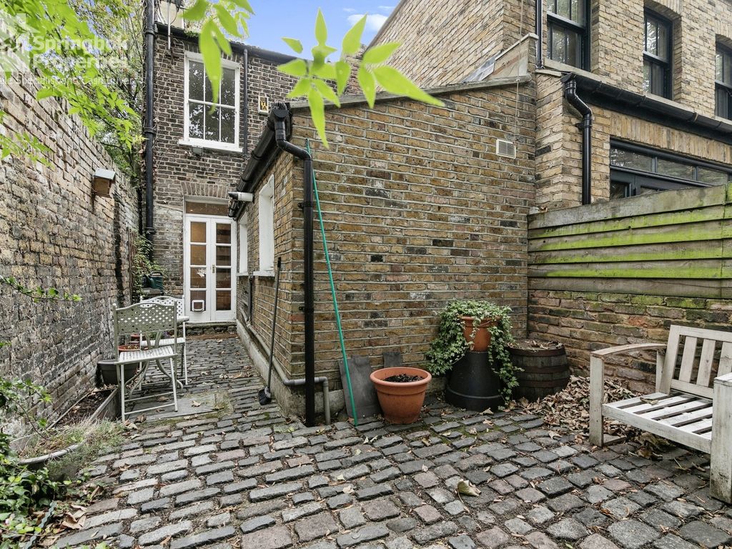 2 bed terraced house for sale in Mile End Place, Aldgate, Bethnal Green, London The Metropolis[8] E1, £800,000