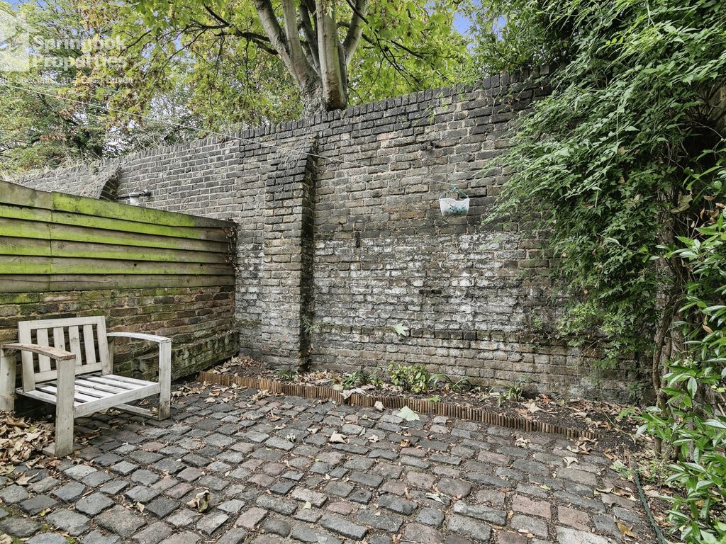 2 bed terraced house for sale in Mile End Place, Aldgate, Bethnal Green, London The Metropolis[8] E1, £800,000
