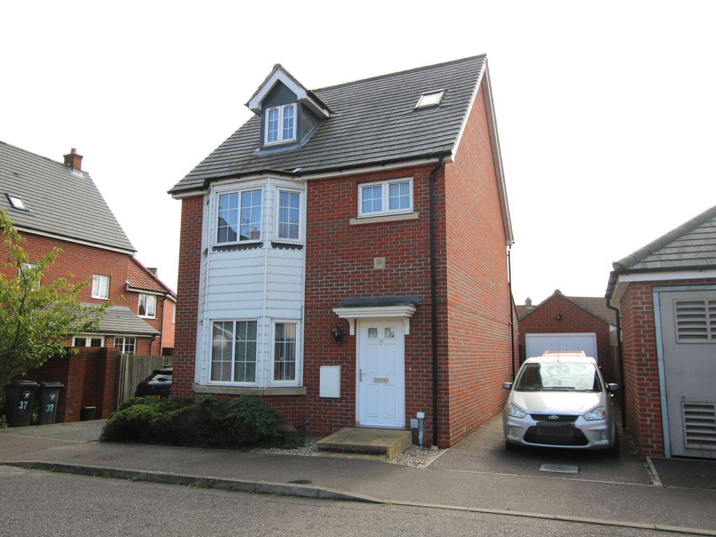 4 bed detached house for sale in Saines Road, Flitch Green, Dunmow CM6, £400,000