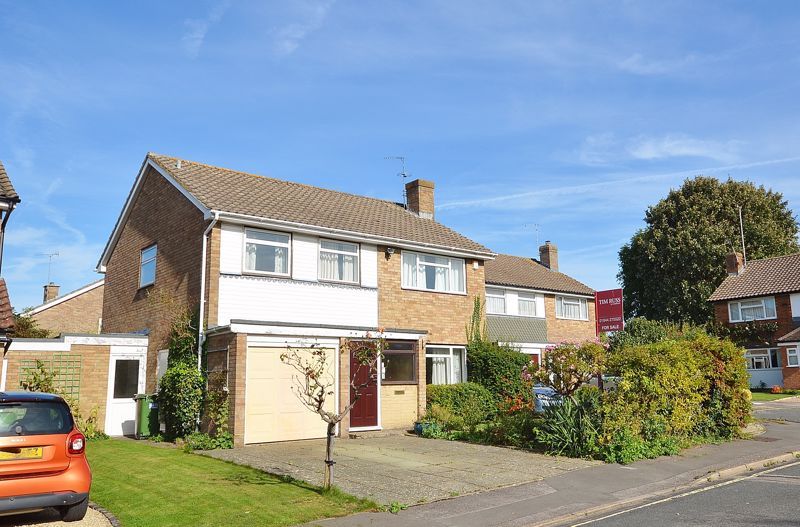 4 bed detached house for sale in Cane End, Princes Risborough HP27, £625,000