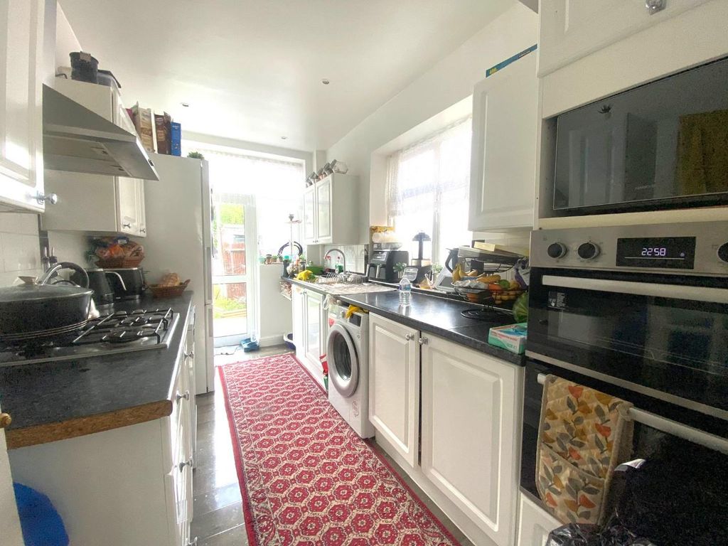 3 bed property for sale in Silkfield Road, London NW9, £595,000