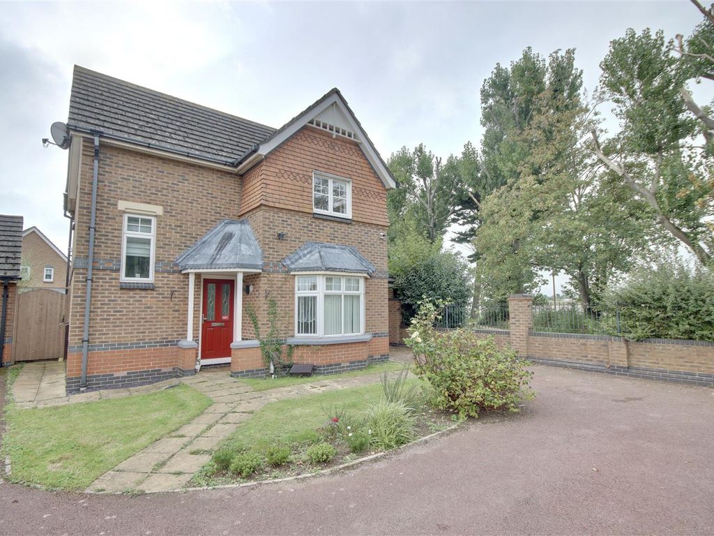 3 bed detached house for sale in Barham Way, Portsmouth PO2, £425,000