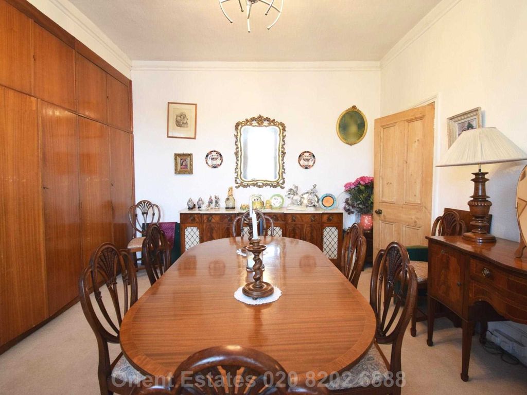 4 bed flat for sale in Station Road, London NW4, £690,000