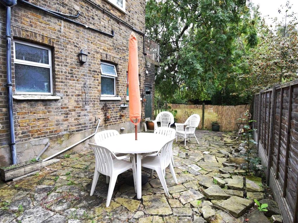 4 bed flat for sale in Station Road, London NW4, £690,000