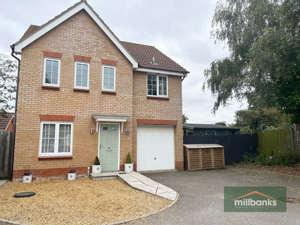 4 bed detached house for sale in Kingfisher Road, Attleborough, Norfolk NR17, £375,000
