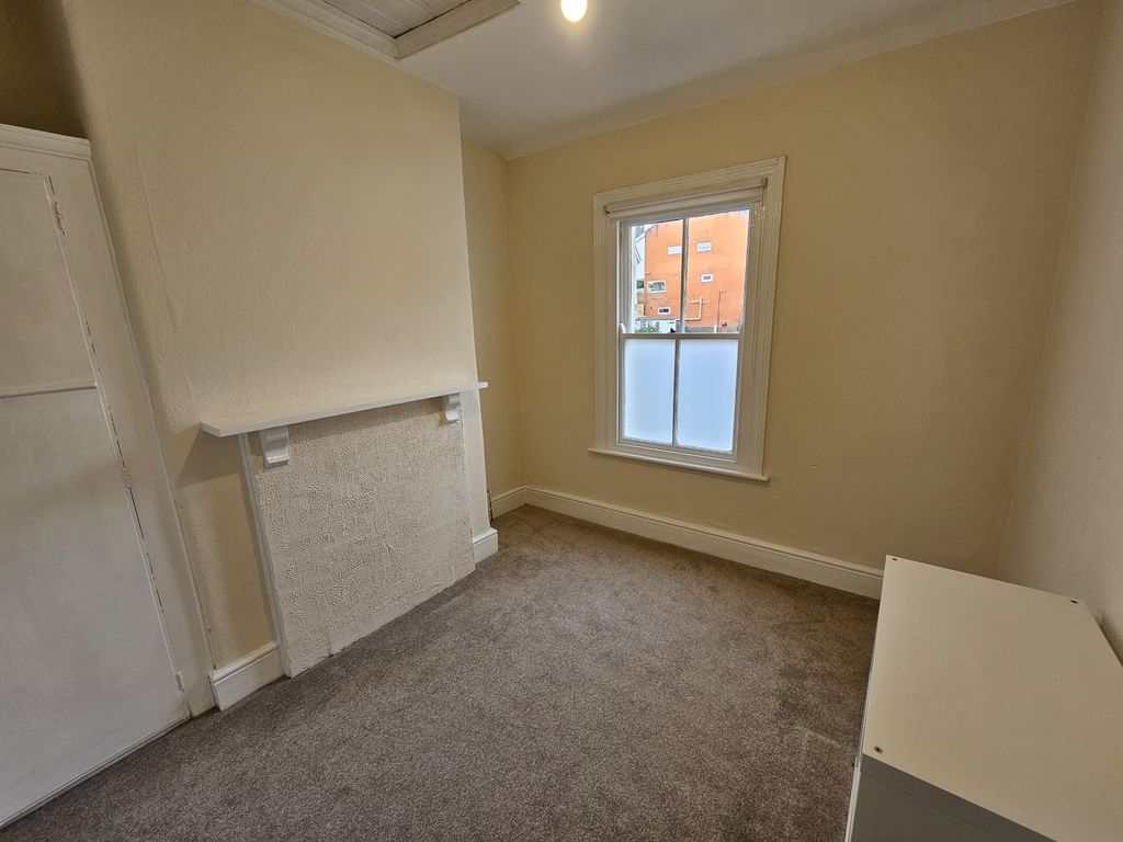 2 bed flat to rent in Brunswick Place, Dawlish, Devon EX7, £725 pcm