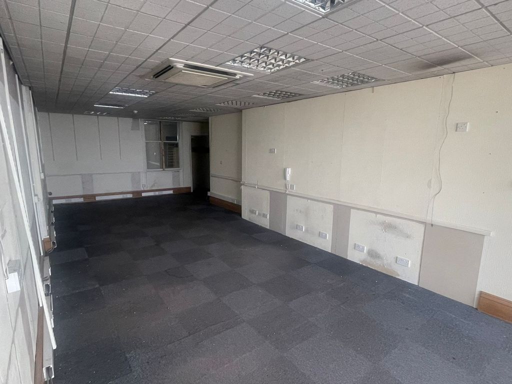 Retail premises to let in Linthorpe Road, Middlesbrough TS1, £8,000 pa