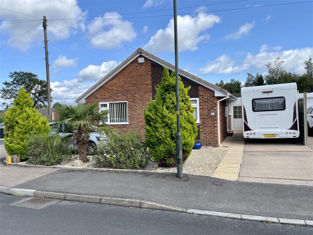 2 bed detached bungalow for sale in Lambourne Avenue, Huntley, Gloucester GL19, £375,000