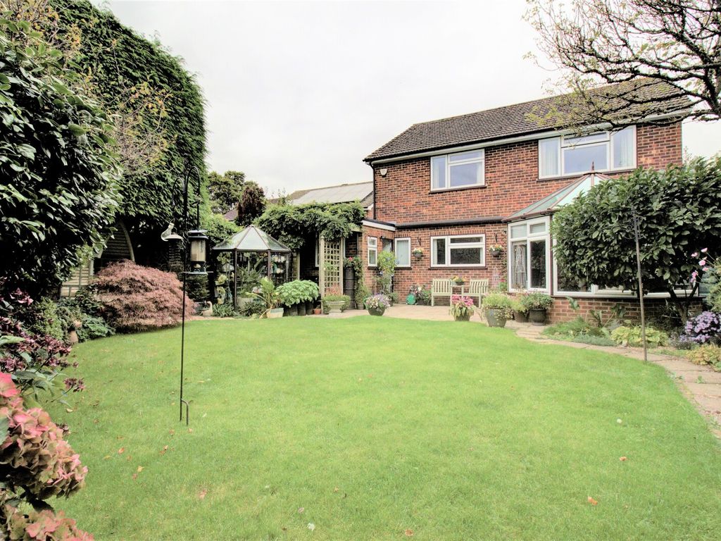 4 bed detached house for sale in Hoppers Way, Great Kingshill, High Wycombe HP15, £755,000