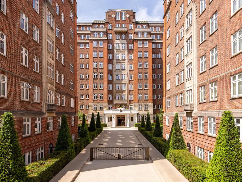1 bed flat for sale in Hall Road, St John's Wood NW8, £399,950