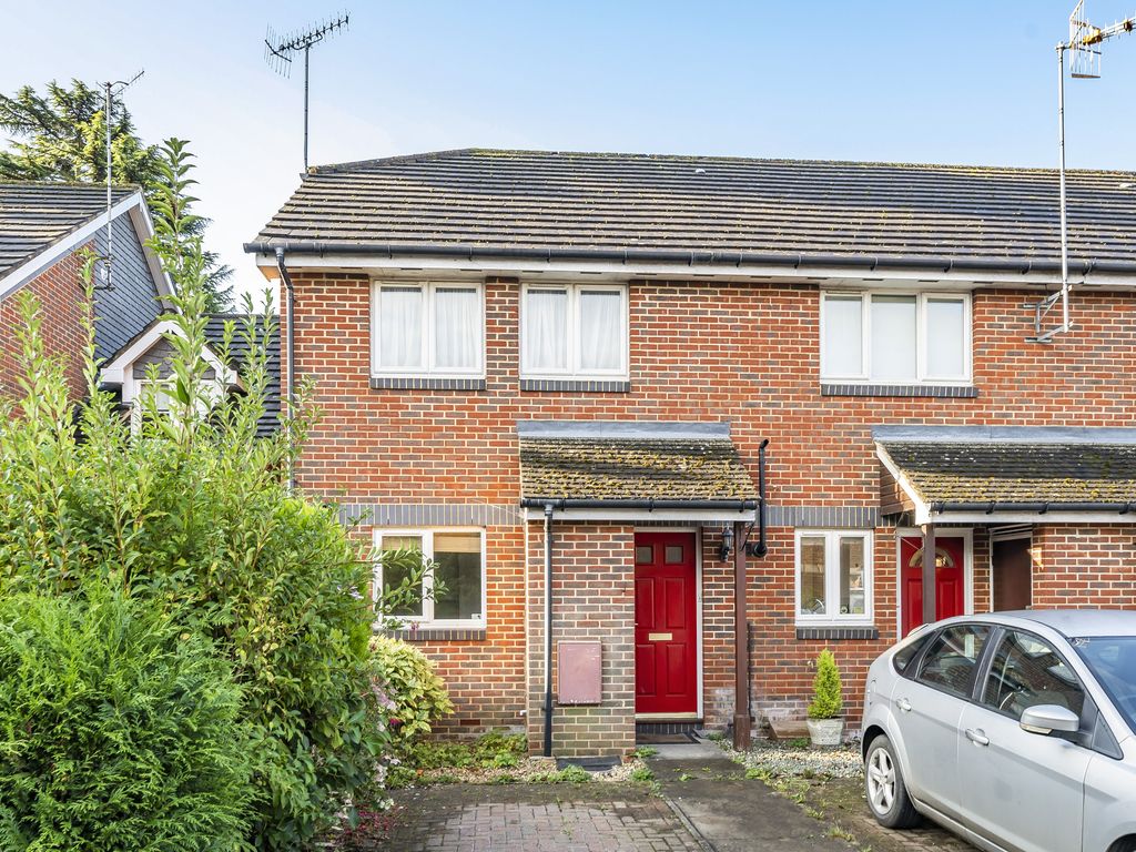 2 bed end terrace house for sale in Mallard Road, Abbots Langley WD5, £425,000