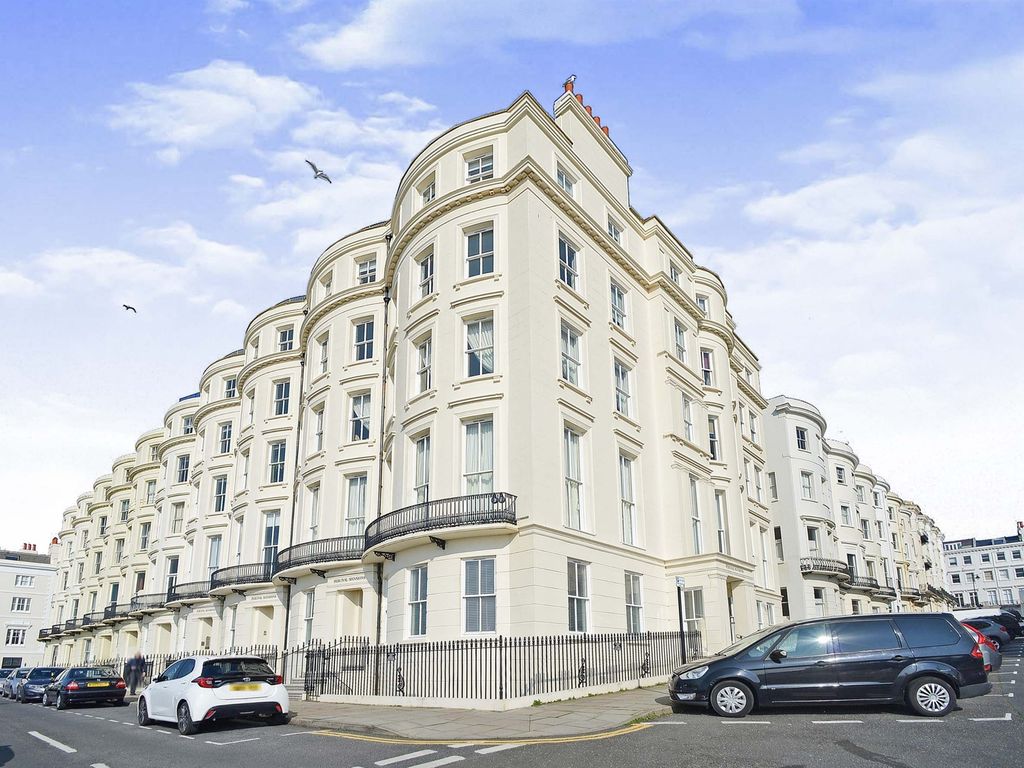 2 bed flat to rent in Percival Terrace, Brighton BN2, £1,650 pcm