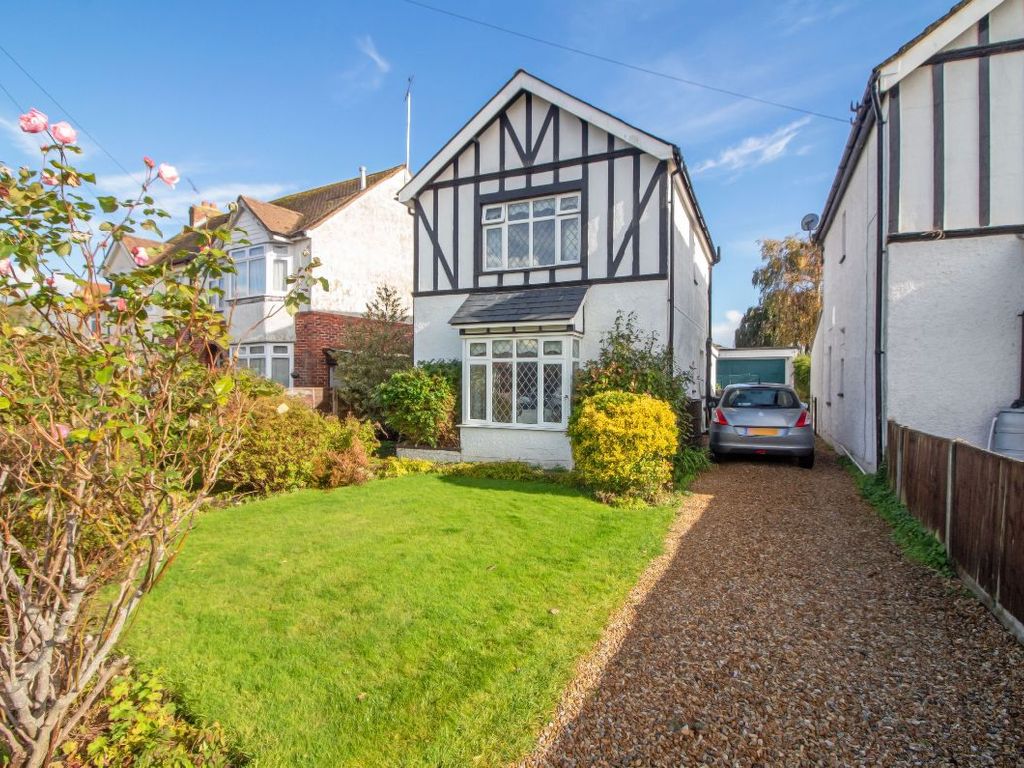 3 bed detached house for sale in The Crescent, Purbrook PO7, £380,000