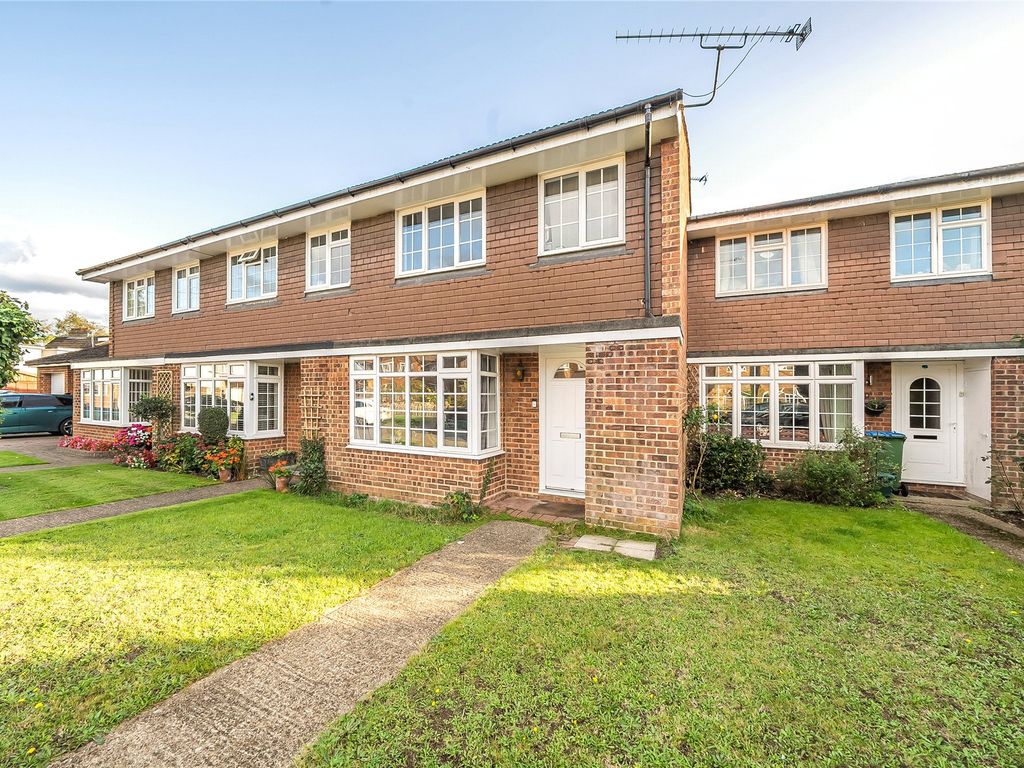 3 bed terraced house for sale in Hersham, Surrey KT12, £499,950