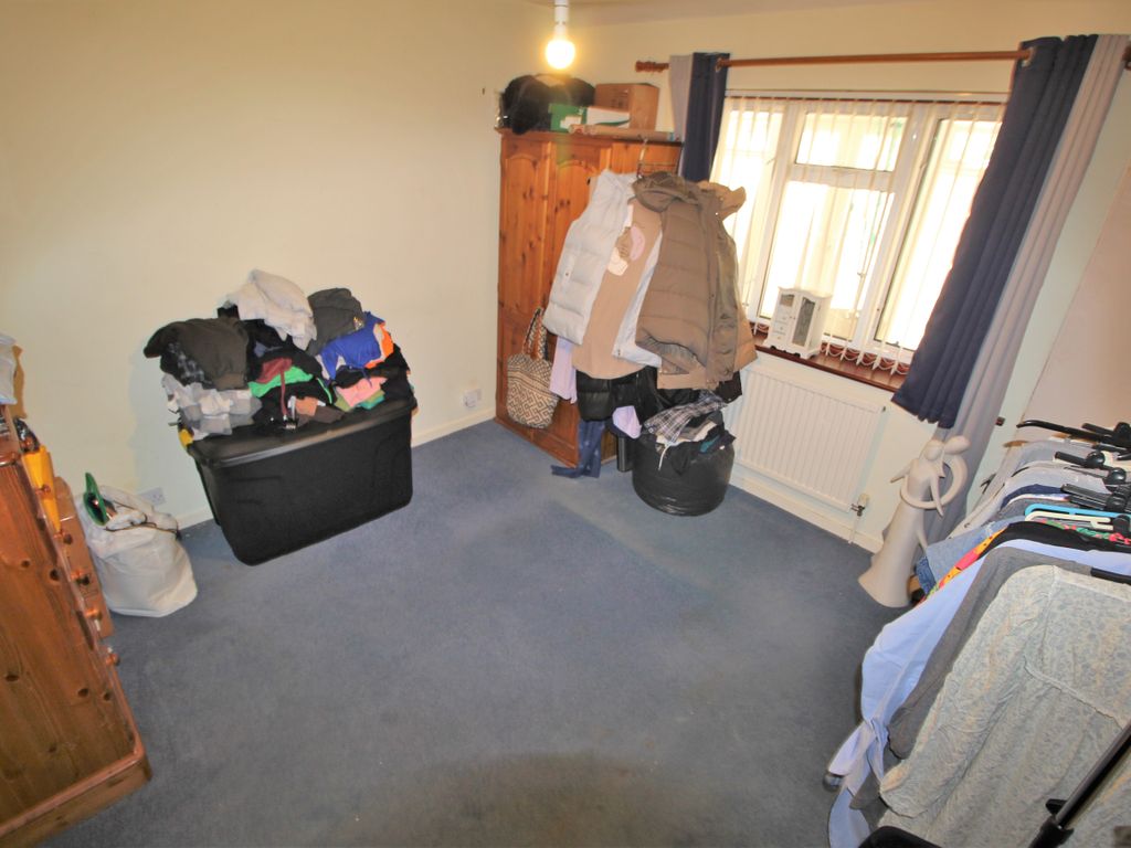 3 bed detached bungalow for sale in Aldershot Road, Guildford GU3, £500,000