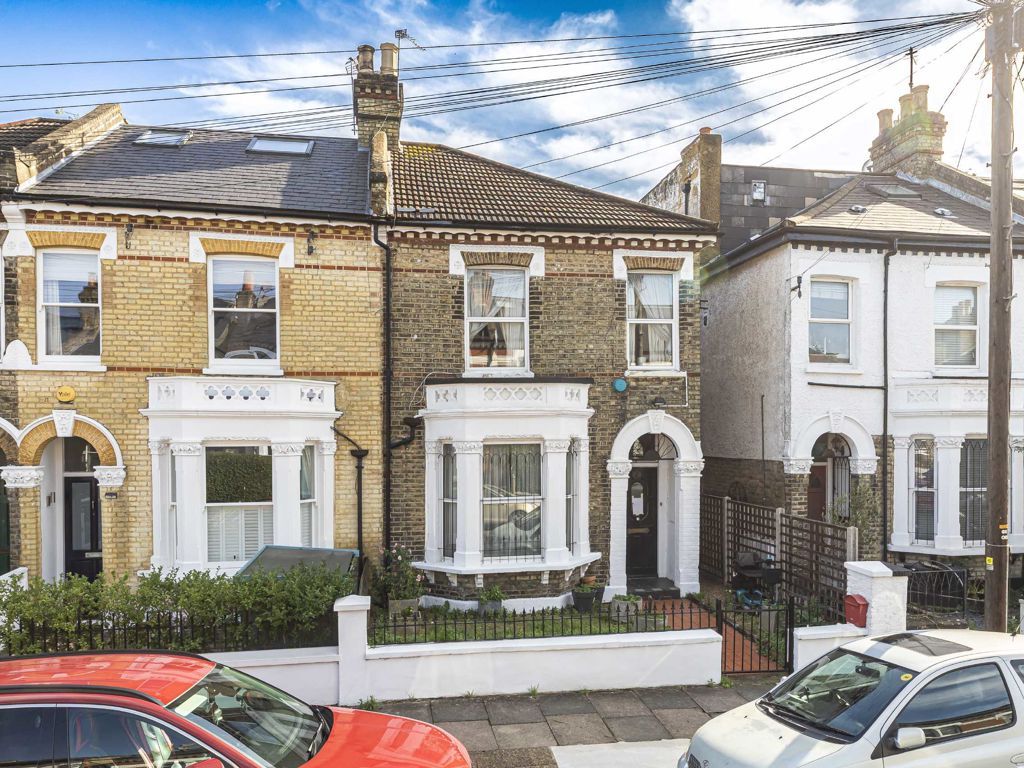3 bed property for sale in Shipka Road, London SW12, £1,000,000