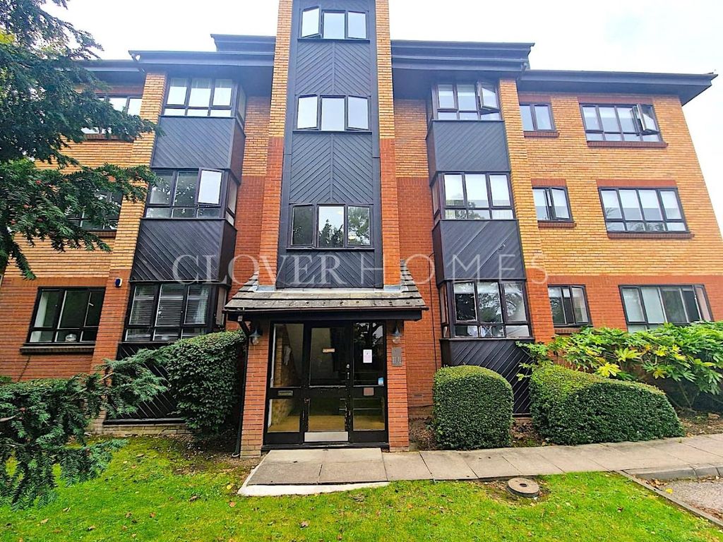 2 bed property for sale in Bycullah Road, Enfield EN2, £365,000