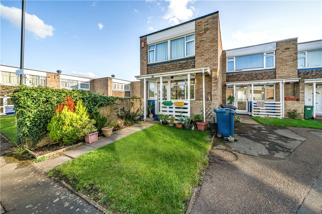 2 bed end terrace house for sale in Tulip Court, Nursery Road, Pinner HA5, £425,000
