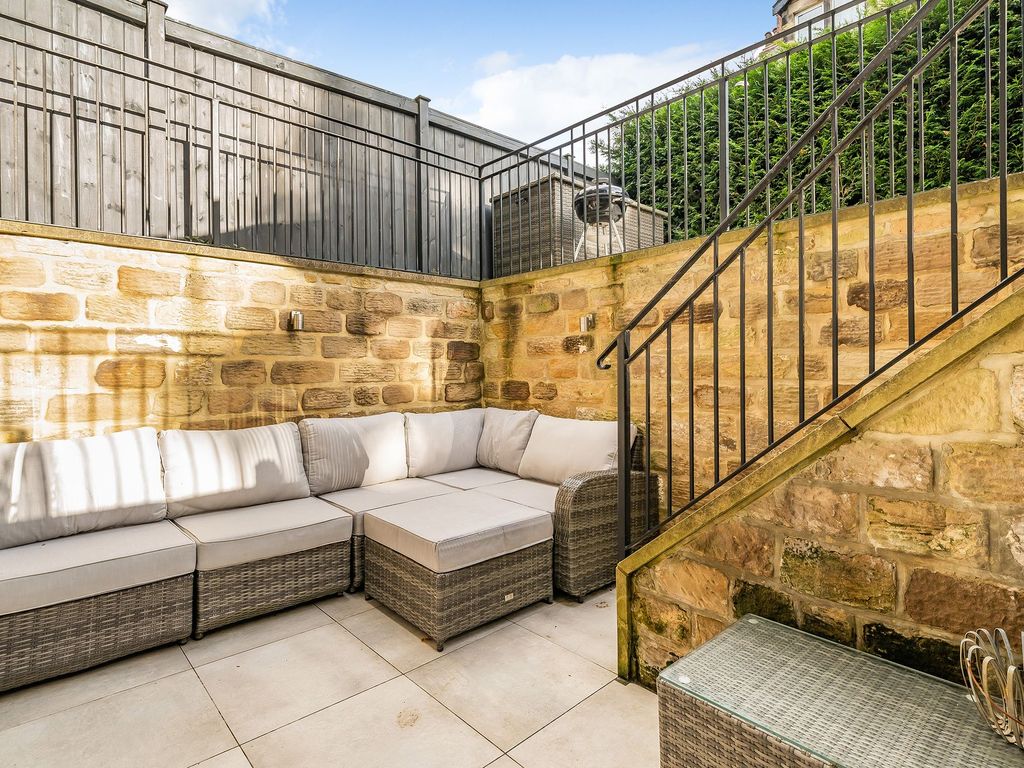 4 bed flat for sale in Cold Bath Road, Harrogate HG2, £639,950