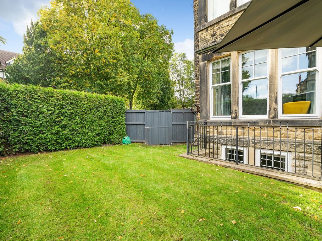 4 bed flat for sale in Cold Bath Road, Harrogate HG2, £639,950
