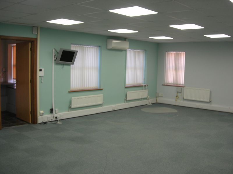 Office to let in High Street, Chesham HP5, £17,640 pa