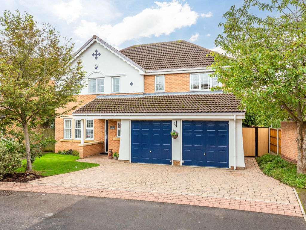 5 bed detached house for sale in 2 Eshton Rise, Bawtry, Doncaster, South Yorkshire DN10, £560,000