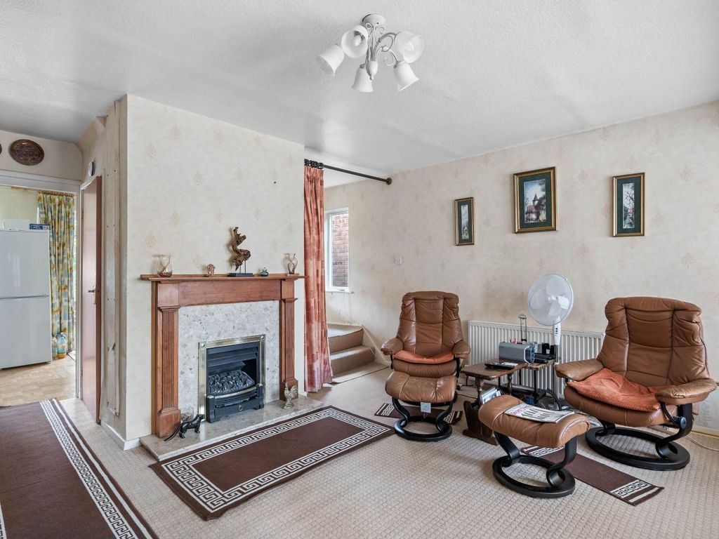 3 bed end terrace house for sale in Hinton Avenue, Alvechurch, Birmingham B48, £330,000