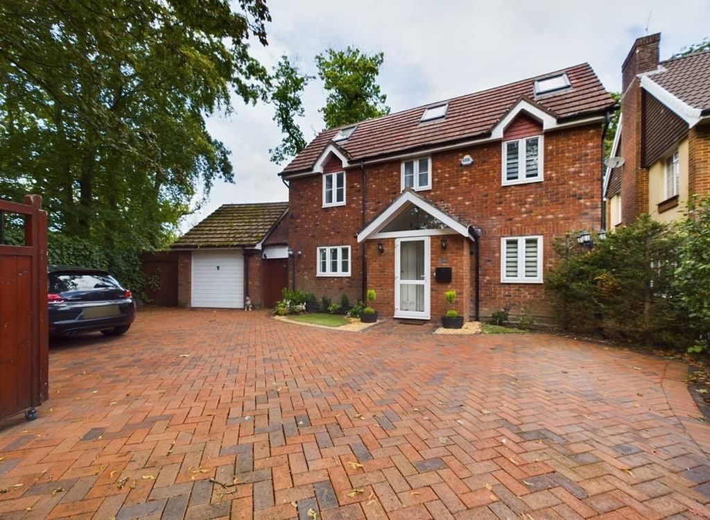 5 bed detached house to rent in West End Road, West End, Southampton SO18, £2,700 pcm