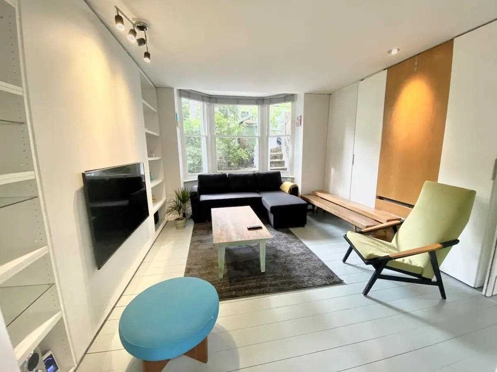 1 bed flat for sale in A, Southcote Road, London N19, £450,000