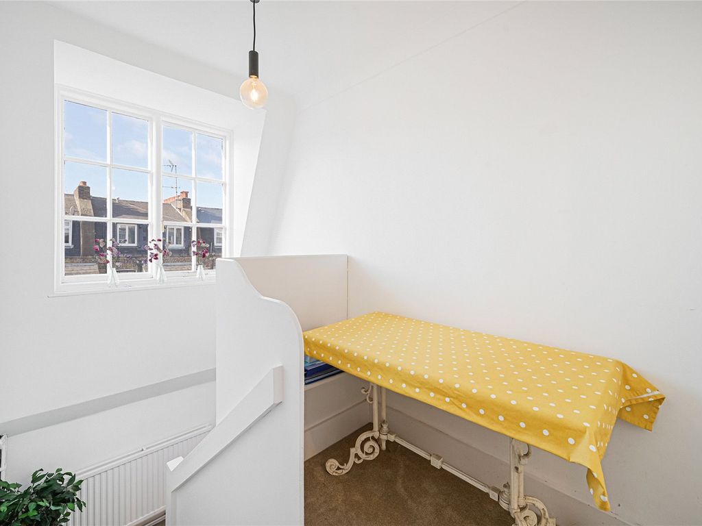 1 bed flat for sale in Cambridge Street, Abbots Manor SW1V, £450,000