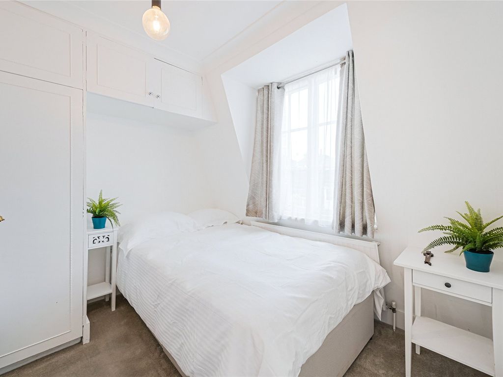 1 bed flat for sale in Cambridge Street, Abbots Manor SW1V, £450,000