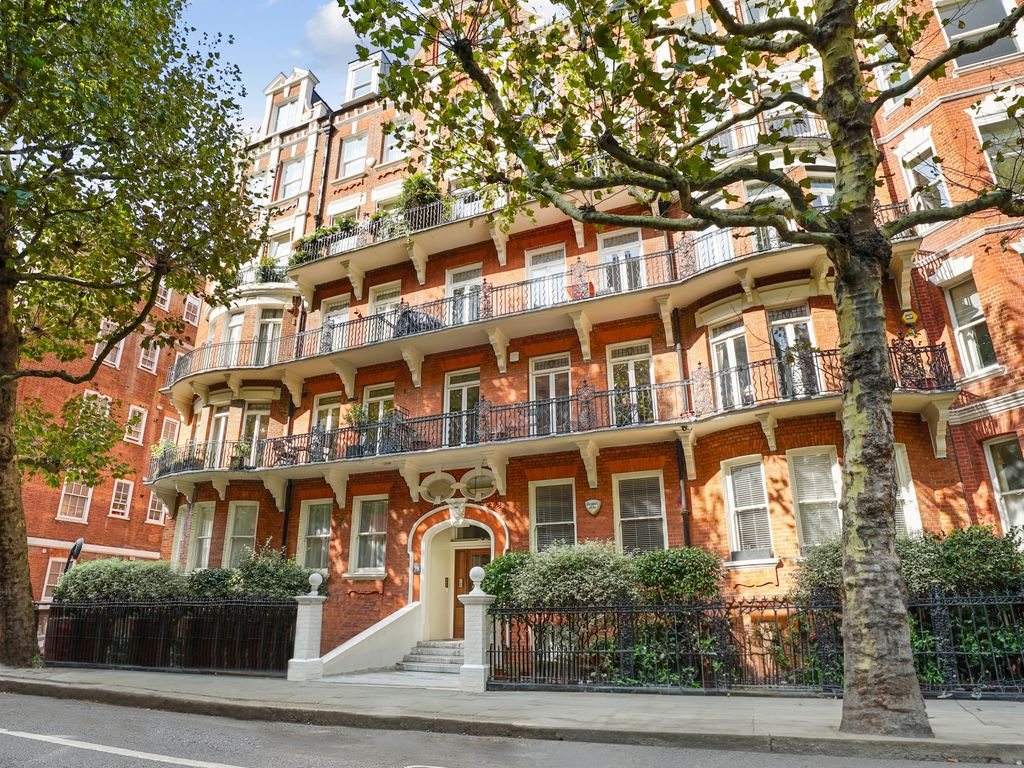3 bed flat for sale in Bramham Gardens, London SW5, £3,895,000