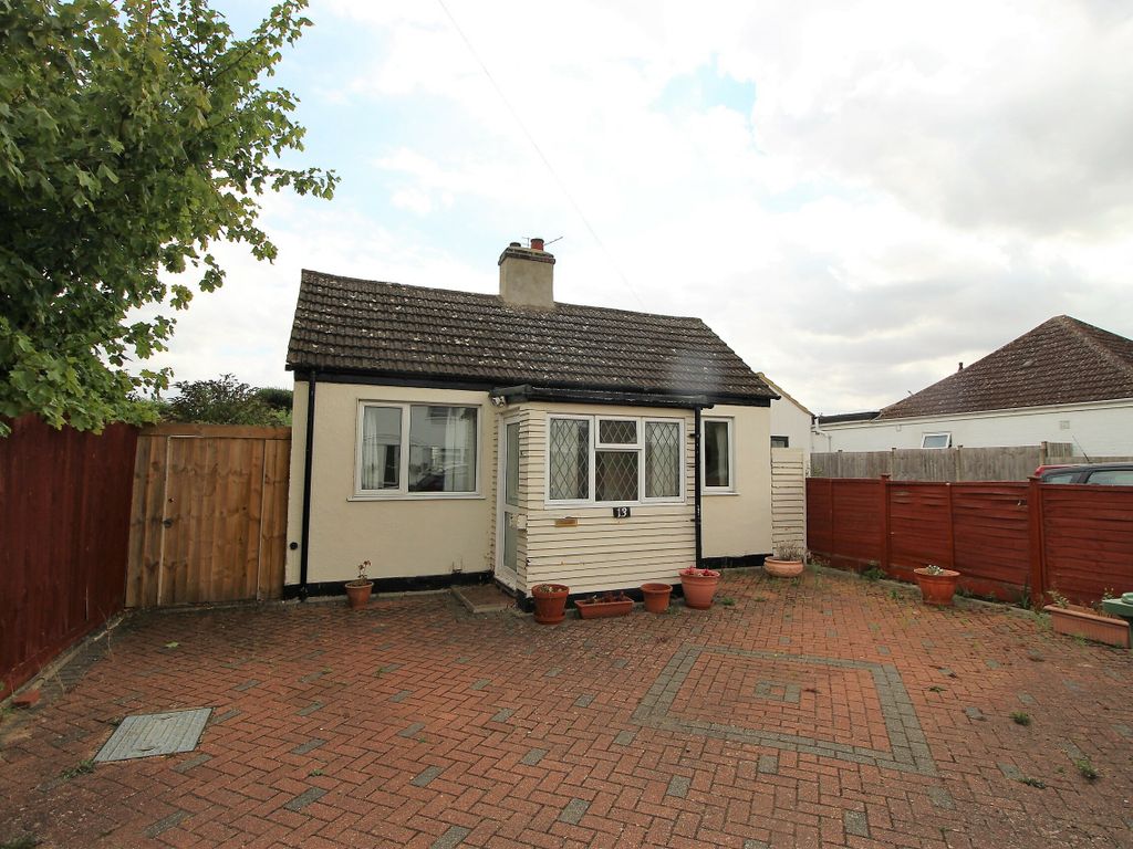 2 bed detached bungalow for sale in Westfield Road, Great Shelford, Cambridge CB22, £395,000