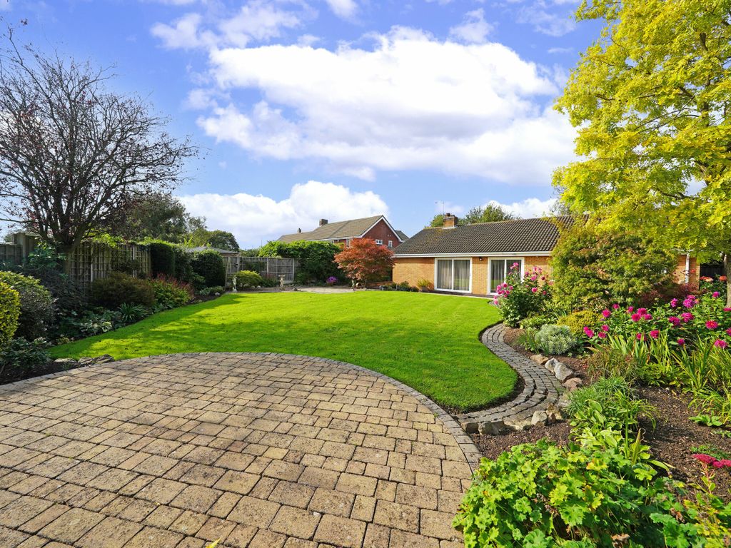 3 bed detached bungalow for sale in St. Davids Close, Leicester Forest East, Leicester, Leicestershire LE3, £475,000