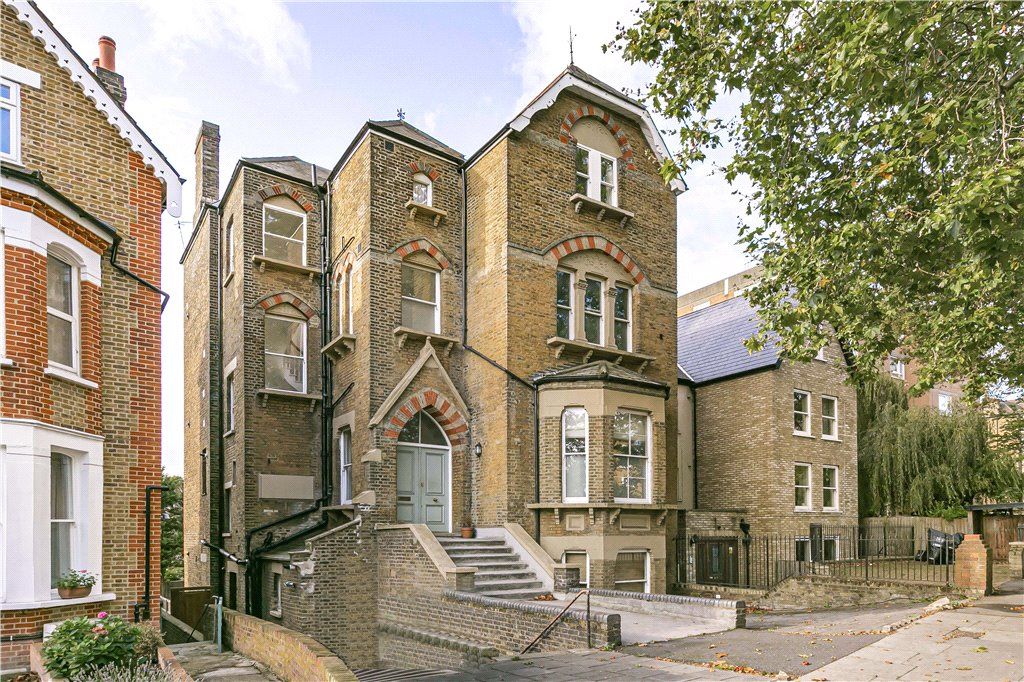 3 bed flat for sale in Christchurch Road, London SW2, £500,000