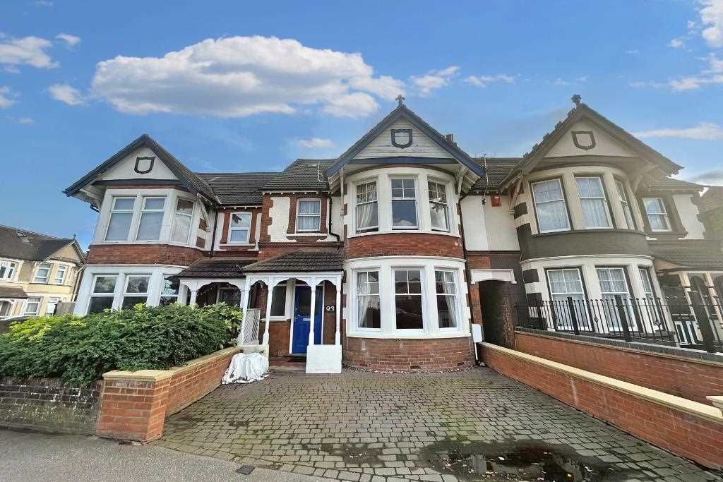 4 bed semi-detached house for sale in Goldington Road, Bedford MK40, £500,000