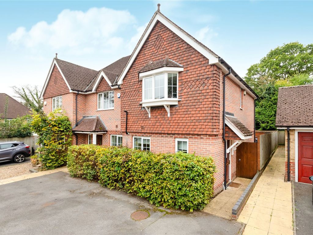 2 bed end terrace house for sale in Smalley Close, Wokingham, Berkshire RG41, £415,000