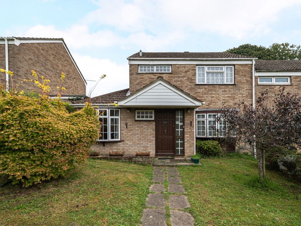 3 bed end terrace house for sale in Haslemere, Surrey GU27, £365,000