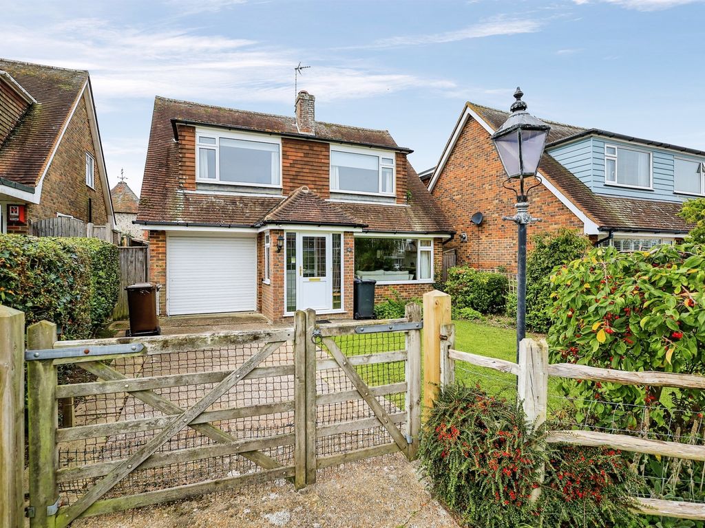 3 bed detached house for sale in Filching Close, Polegate BN26, £495,000