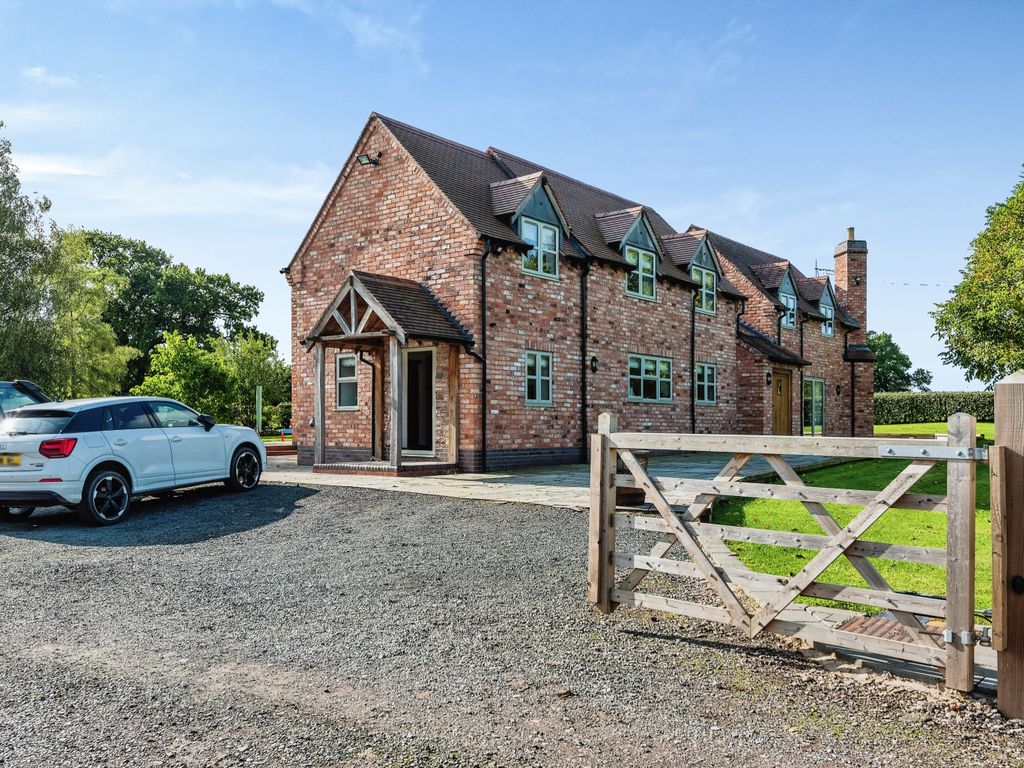 5 bed equestrian property for sale in Cooks Lane, Gloucester GL19, £1,395,000