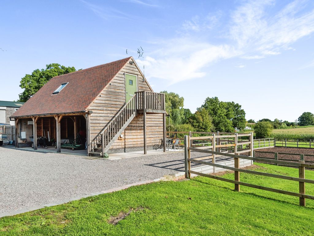5 bed equestrian property for sale in Cooks Lane, Gloucester GL19, £1,395,000