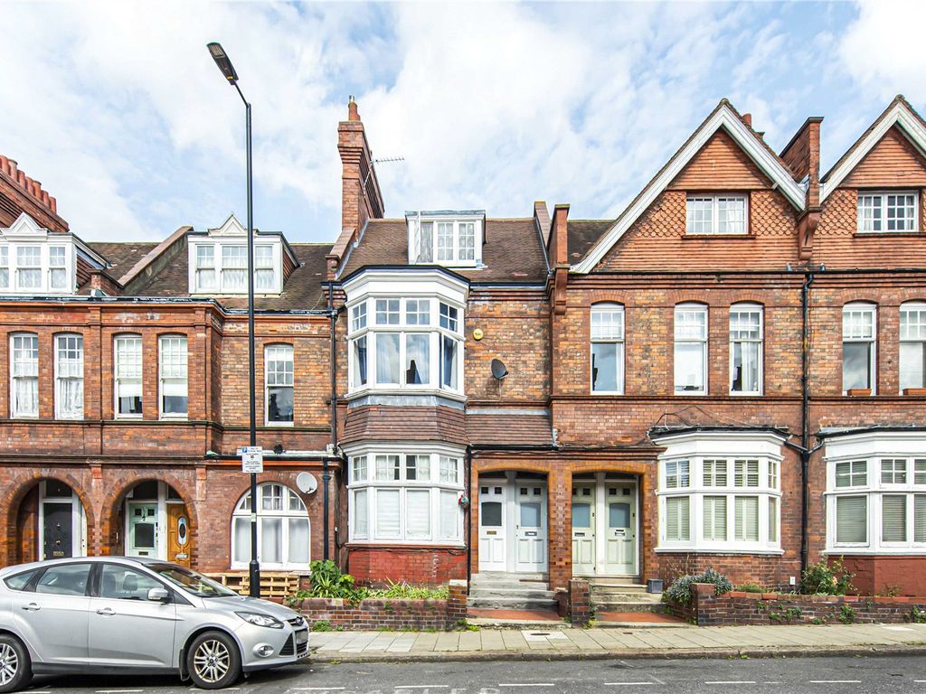 3 bed maisonette for sale in Barcombe Avenue, London SW2, £550,000