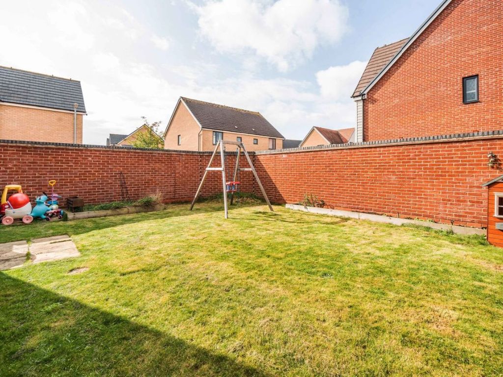 3 bed link-detached house for sale in Goff Place, Wootton, Bedford MK43, £350,000