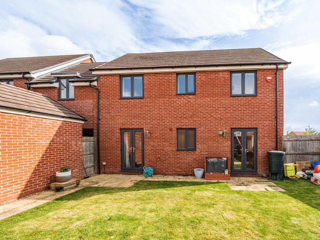 3 bed link-detached house for sale in Goff Place, Wootton, Bedford MK43, £350,000