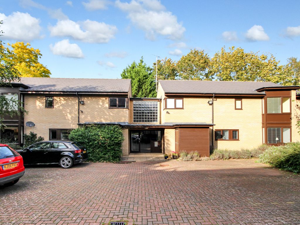 3 bed flat for sale in Mill Road, Cambridge CB1, £400,000