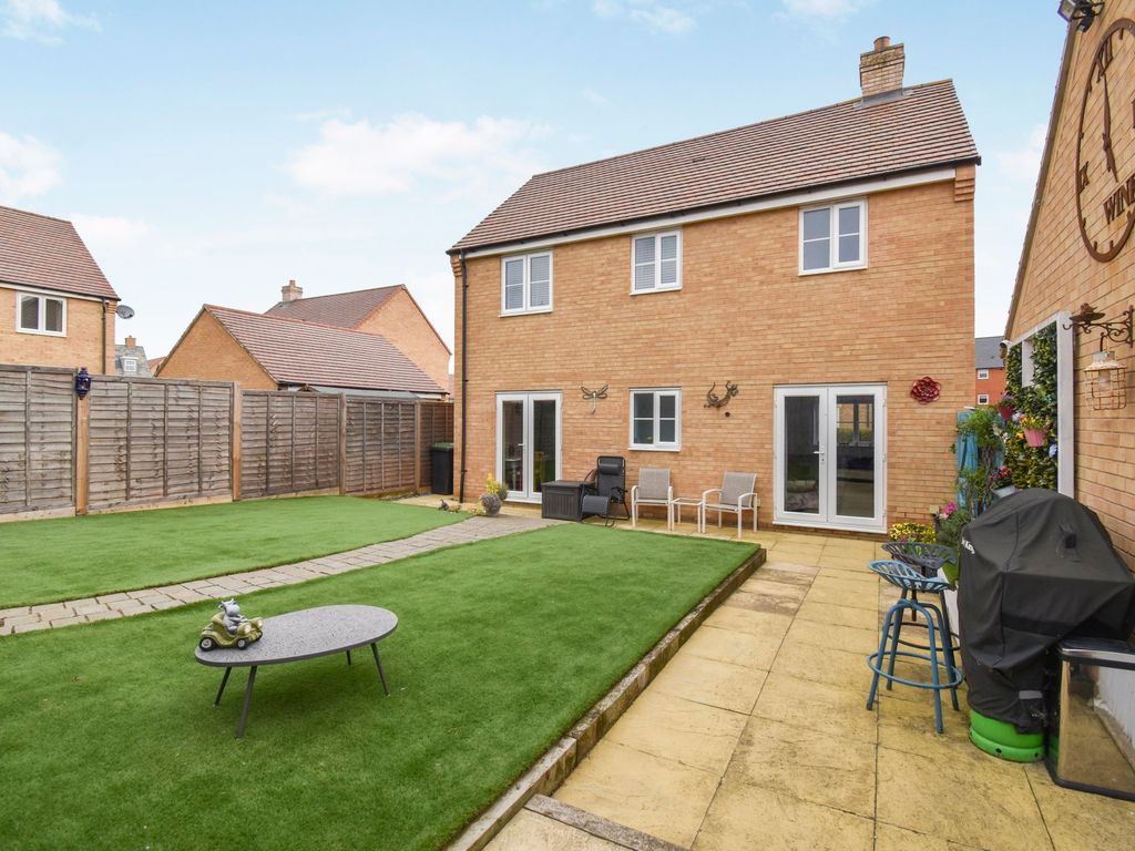 3 bed detached house for sale in Bohr Croft, Biggleswade SG18, £415,000