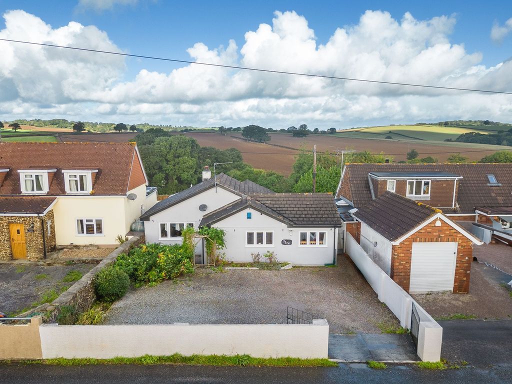 3 bed detached bungalow for sale in Springfield Park, Cheriton Bishop EX6, £465,000