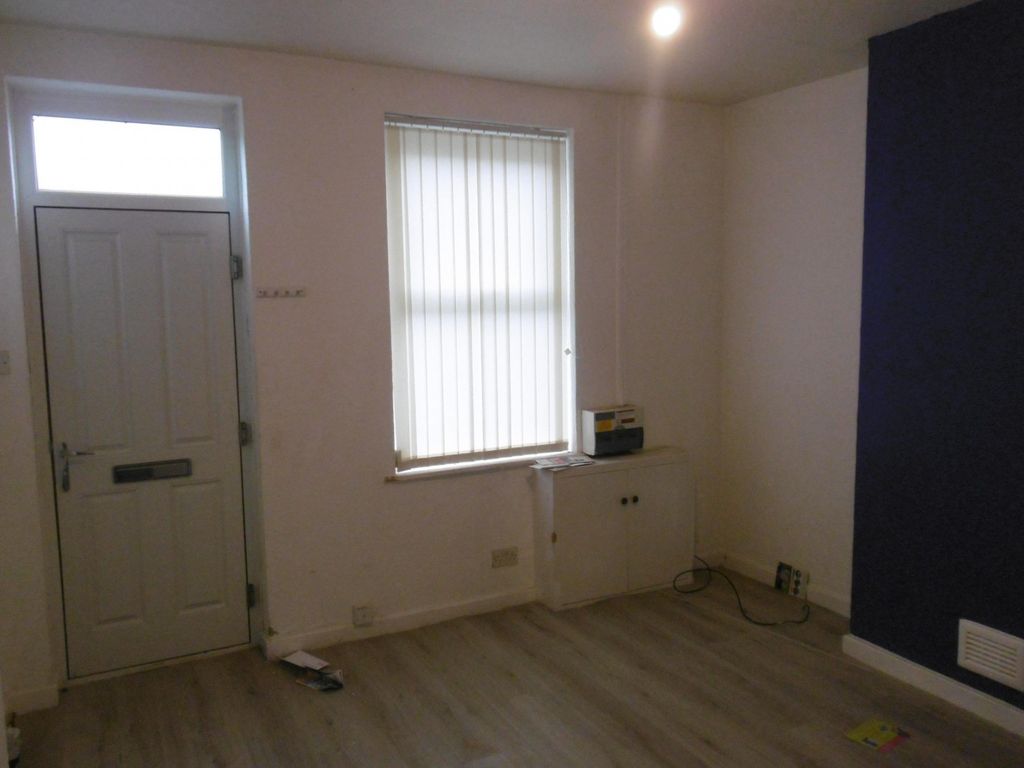 3 bed semi-detached house to rent in City Road, Beeston NG9, £900 pcm